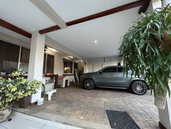 Se vende casa en Colón Mora 24-901
