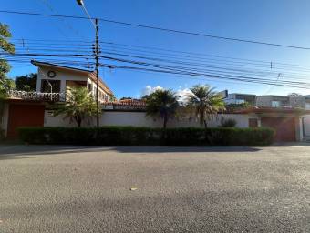 Se vende casa en Colón Mora 24-901