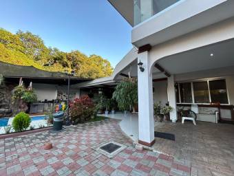 Se vende casa en Colón Mora 24-901