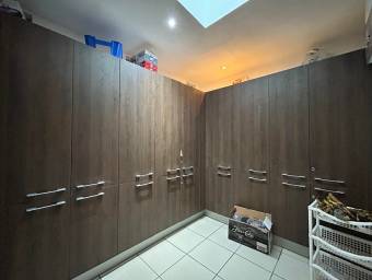 Se vende casa en Colón Mora 24-901