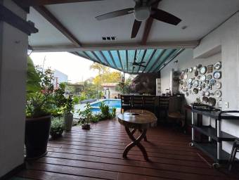Se vende casa en Colón Mora 24-901
