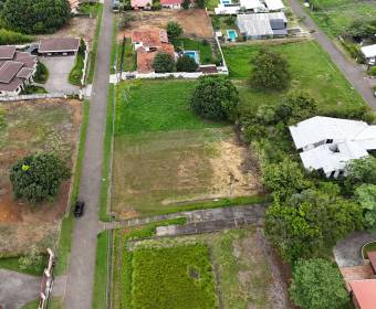 Lote plano de 1,227 m2 a la venta en Residencial Quintas El Dorado en La Guacima, Alajuela.