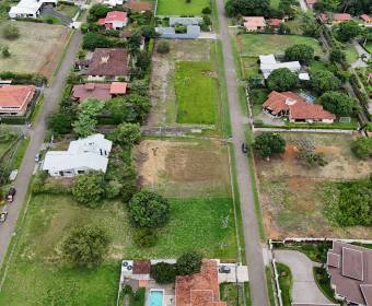 Lote plano de 1,227 m2 a la venta en Residencial Quintas El Dorado en La Guacima, Alajuela.