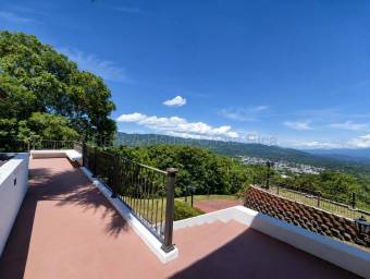 Venta de casa de lujo con piscina y entorno natural en Ciudad Colón #27-325 GS