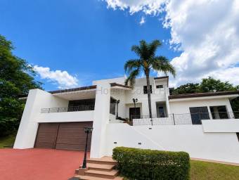 Venta de casa de lujo con piscina y entorno natural en Ciudad Colón #27-325 GS
