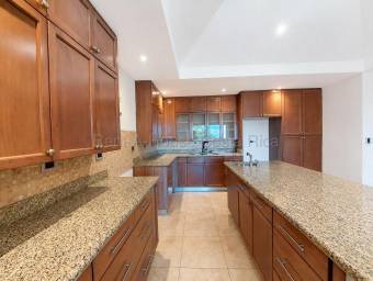 Venta de casa de lujo con piscina y entorno natural en Ciudad Colón #27-325 GS