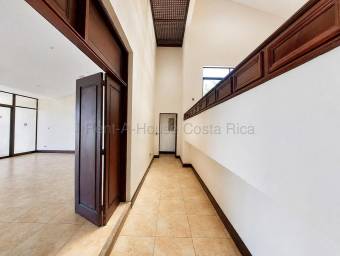 Venta de casa de lujo con piscina y entorno natural en Ciudad Colón #27-325 GS
