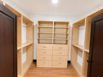 Venta de casa de lujo con piscina y entorno natural en Ciudad Colón #27-325 GS