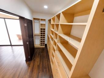 Venta de casa de lujo con piscina y entorno natural en Ciudad Colón #27-325 GS