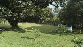 Venta de quinta con 2 piscinas, rancho y amplias zonas verdes #27-290 GS