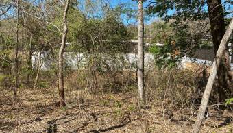 Lote cerca de Playa Grande  Permiso de Construcción Aprobado  Uso Mixto