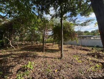 Lote cerca de Playa Grande  Permiso de Construcción Aprobado  Uso Mixto