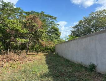 Lote cerca de Playa Grande  Permiso de Construcción Aprobado  Uso Mixto