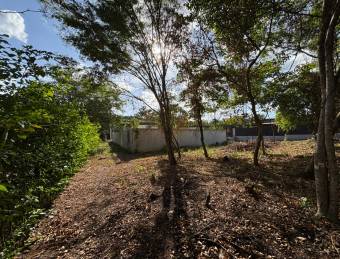 Lote cerca de Playa Grande  Permiso de Construcción Aprobado  Uso Mixto