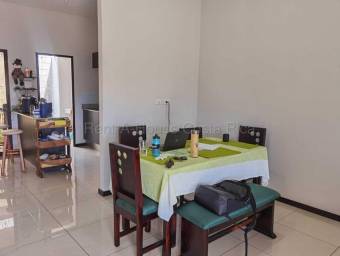 Se alquila casa en La Trinidad Moravia 27-308