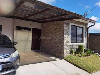 Se alquila casa en La Trinidad Moravia 27-308