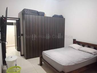 Se alquila casa en La Trinidad Moravia 27-308