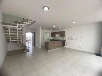 Se alquila casa en San Miguel Santo Domingo 27-279
