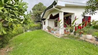 Venta de casa esquinera de una planta con jardín #27-289 GS