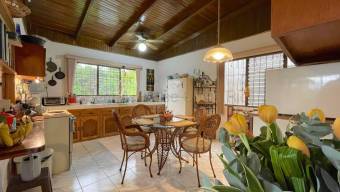 Venta de casa esquinera de una planta con jardín #27-289 GS