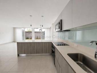 Se alquila casa en San Antonio Belén 27-225