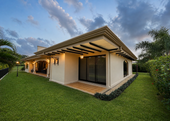 Single-story house for sale in the Las Vueltas condominium within Ciudad Hacienda Los Reyes in La Gu