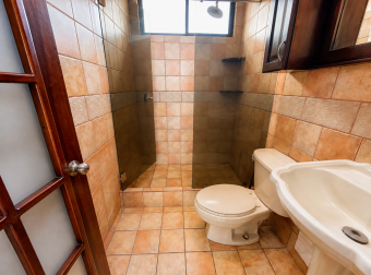 Single-story house for sale in the Las Vueltas condominium within Ciudad Hacienda Los Reyes in La Gu