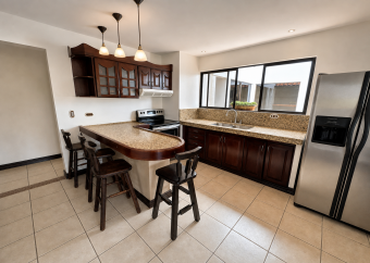 Single-story house for sale in the Las Vueltas condominium within Ciudad Hacienda Los Reyes in La Gu