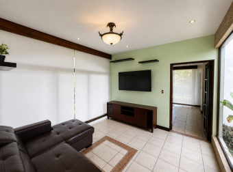 Single-story house for sale in the Las Vueltas condominium within Ciudad Hacienda Los Reyes in La Gu