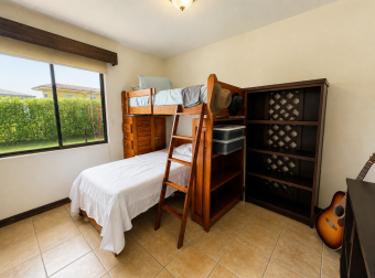 Single-story house for sale in the Las Vueltas condominium within Ciudad Hacienda Los Reyes in La Gu