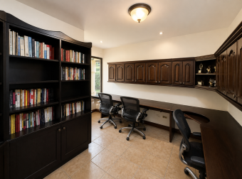 Single-story house for sale in the Las Vueltas condominium within Ciudad Hacienda Los Reyes in La Gu