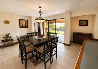 Single-story house for sale in the Las Vueltas condominium within Ciudad Hacienda Los Reyes in La Gu