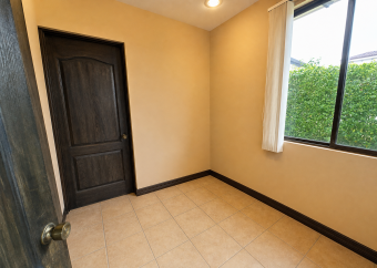 Single-story house for sale in the Las Vueltas condominium within Ciudad Hacienda Los Reyes in La Gu