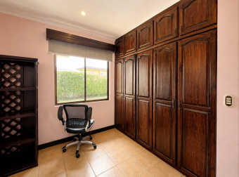 Single-story house for sale in the Las Vueltas condominium within Ciudad Hacienda Los Reyes in La Gu
