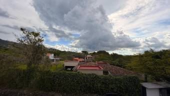 Se alquila casa en Piedades Santa Ana 27-132