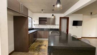 Se alquila casa en Piedades Santa Ana 27-132
