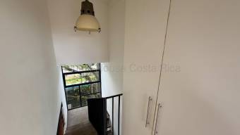 Se alquila casa en Piedades Santa Ana 27-132
