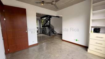 Se alquila casa en Piedades Santa Ana 27-132