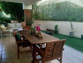 Se vende casa en Santa Ana San José 25-114 Se vende casa en Santa Ana San José 25-114