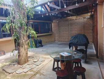 Se vende casa en Uruca Santa Ana 26-1971