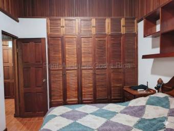 Se vende casa en Uruca Santa Ana 26-1971