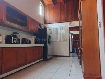 Se vende casa en Uruca Santa Ana 26-1971
