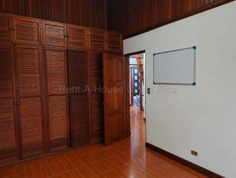 Se vende casa en Uruca Santa Ana 26-1971