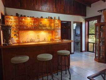 Se vende casa en Uruca Santa Ana 26-1971