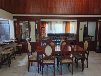 Se vende casa en Uruca Santa Ana 26-1971