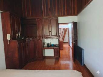 Se vende casa en Uruca Santa Ana 26-1971