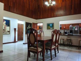Se vende casa en Uruca Santa Ana 26-1971