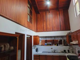 Se vende casa en Uruca Santa Ana 26-1971