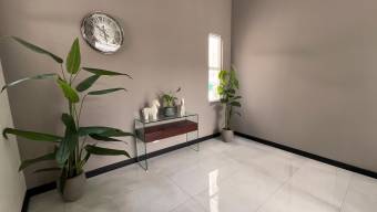 Se vende casa en San Rafael Escazú 26-710