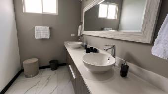 Se vende casa en San Rafael Escazú 26-710
